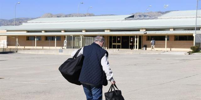 Rato pide perdón y asume los &quot;errores cometidos&quot; antes de entrar en la cárcel de Soto del Real