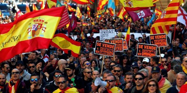 Policías se concentran 24 horas ante el Congreso por la equiparación salarial