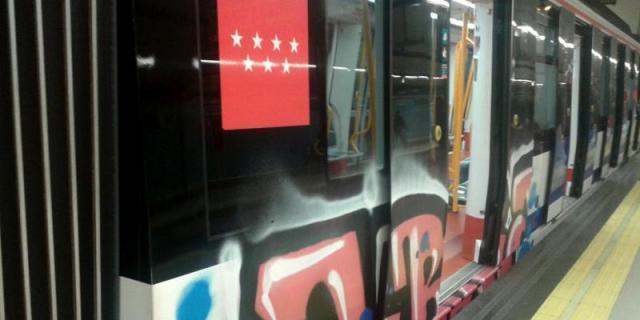 Otros dos trenes del Metro atacados por grafiteros la pasada noche Otros dos trenes del Metro atacados por grafiteros la pasada noche
