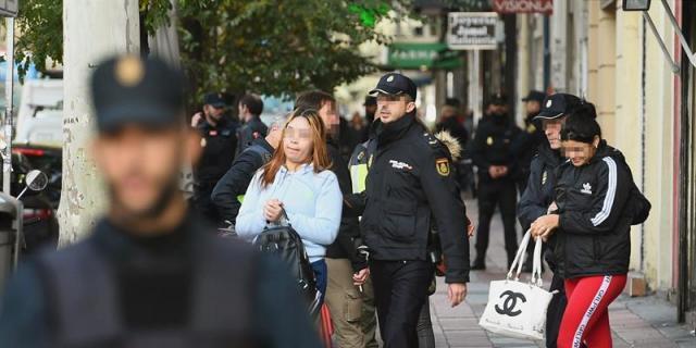 17 detenidos y 23 mujeres liberadas en una operación contra la trata en pisos de Madrid 17 detenidos y 23 mujeres liberadas en una operación contra la trata en pisos de Madrid