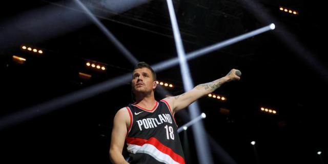 Dani Martín se rodea de amigos para el principio del fin de su gira