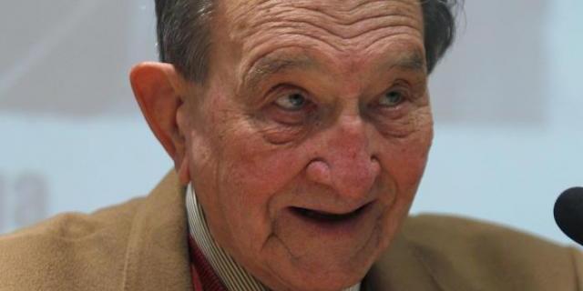 El historiador Sánchez Albornoz repite la pintada por la que lo condenaron en el franquismo
