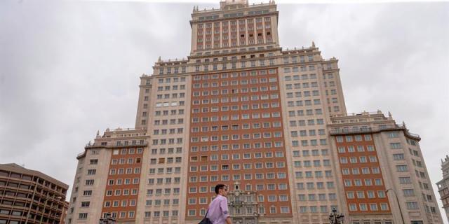 Suspenden las obras en el edificio España ante una denuncia por riesgo