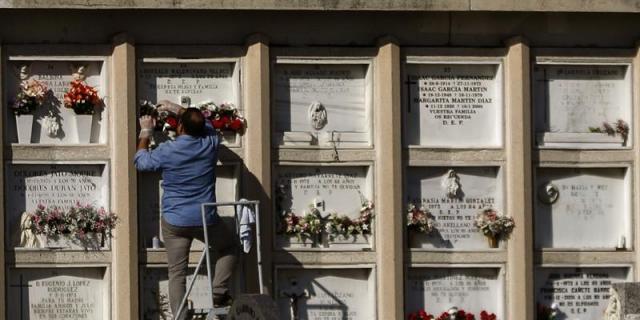 Las tumbas con nombre de mujer más singulares del cementerio de la Almudena