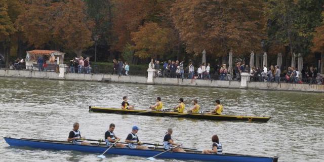La Escuela Municipal de Remo denuncia la "persecución" de Carmena ante el próximo cierre de su escuela