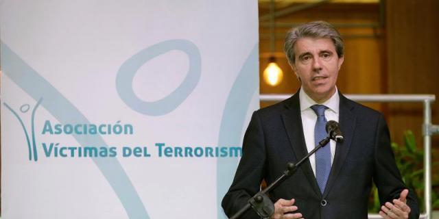 Garrido dice que no permitirá reescribir la historia ni igualar víctimas y verdugos