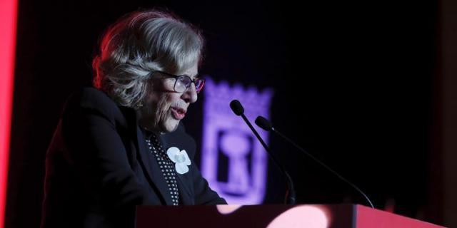 La alcaldesa de Madrid, Manuela Carmena, en reposo tras romperse un tobillo