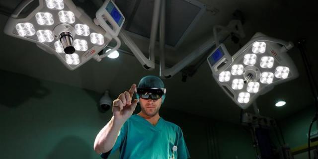 Gafas de realidad aumentada y hologramas para operar en el Gregorio Marañón