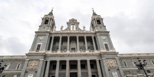 El Gobierno prohibirá la inhumación de Franco en La Almudena alegando motivos de seguridad