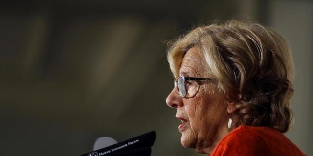 Carmena vuelve al hospital por una complicación de su intervención de tobillo
