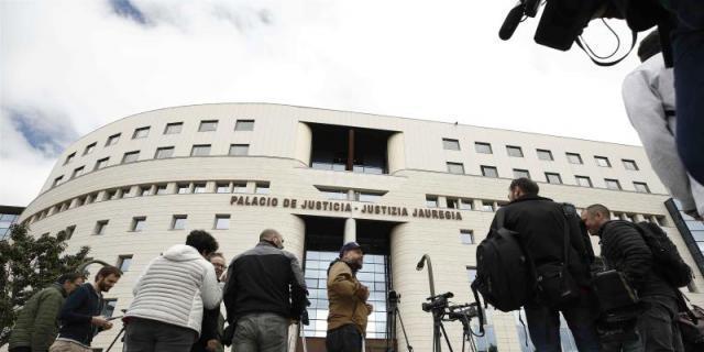 La Manada seguirá en libertad provisional por dos votos contra uno del tribunal