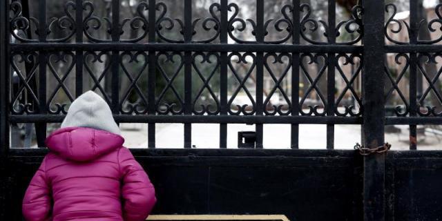 El Ayuntamiento prohíbe usar las zonas infantiles del Retiro por el viento
