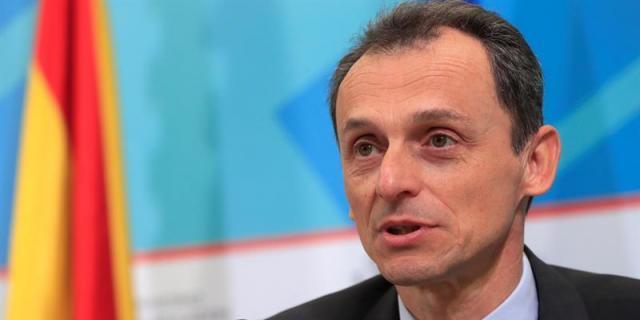 Pedro Duque advierte a los taxistas que "colapsarlo todo para cambiar las cosas no funciona"