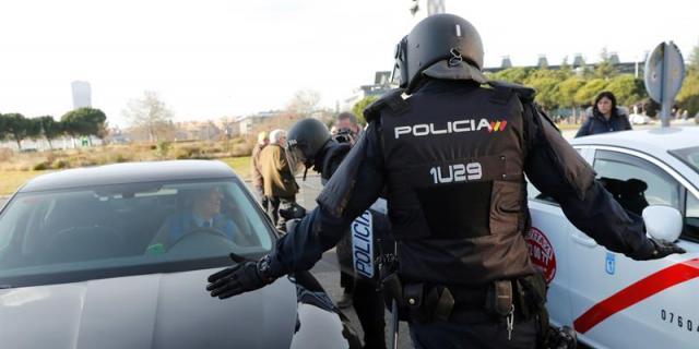 Los taxistas madrileños anuncian encadenamientos y huelgas de hambre