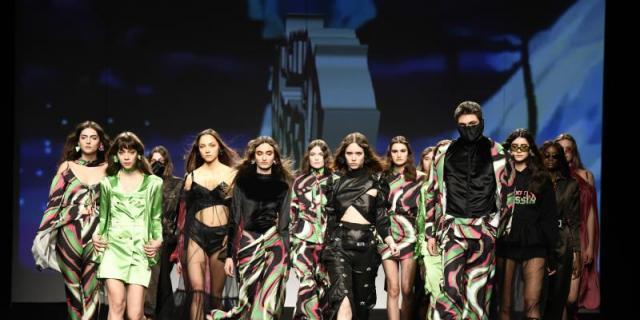 La pasarela de Madrid rinde homenaje a Elio Berhanyer en su primera jornada