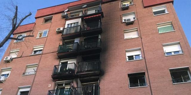 Un muerto y tres heridos graves en un incendio en Puente de Vallecas