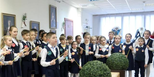 Escolares rusos se suman a las celebraciones del bicentenario del Prado