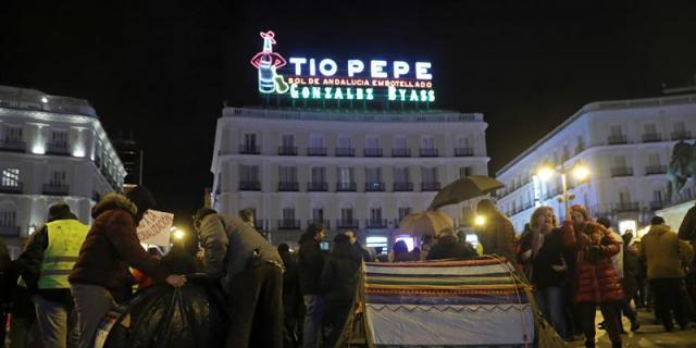 Los taxistas esperan en Sol la respuesta de la Comunidad a su nueva propuesta