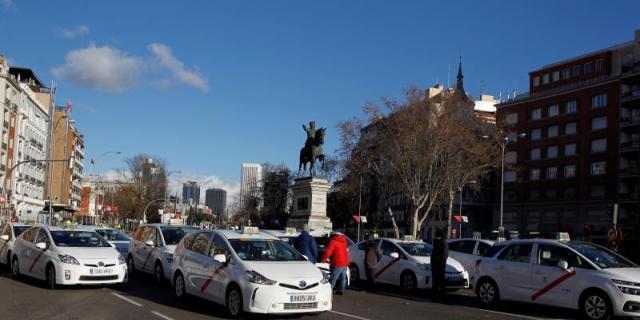 El sector del taxi demanda a las plataformas de VTC por competencia desleal El sector del taxi demanda a las plataformas de VTC por competencia desleal