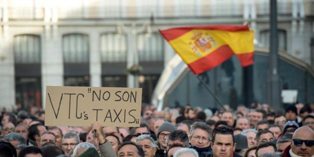 Los taxistas madrileños deciden en referéndum si continúan con los paros