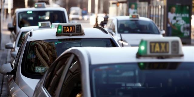 Los taxistas madrileños vuelven al trabajo tras 16 días de paros sin lograr sus objetivos