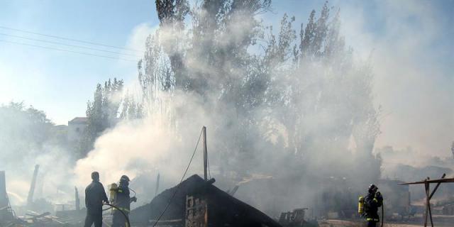 Un incendio sin víctimas arrasa tres chabolas en un poblado de Fuencarral