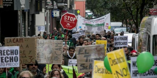La Plataforma Afectados por la Hipoteca consigue frenar el desalojo de Nancy en Puente de Vallecas