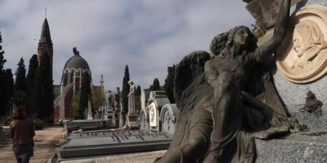 Profanan las tumbas de Pablo Iglesias y de La Pasionaria en la Almudena