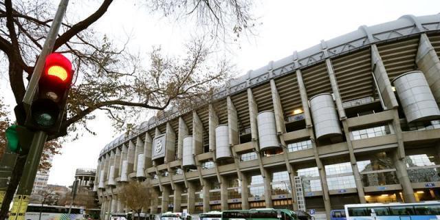 FCC, Ferrovial, Acciona y San José se mantienen en la puja por el Bernabéu