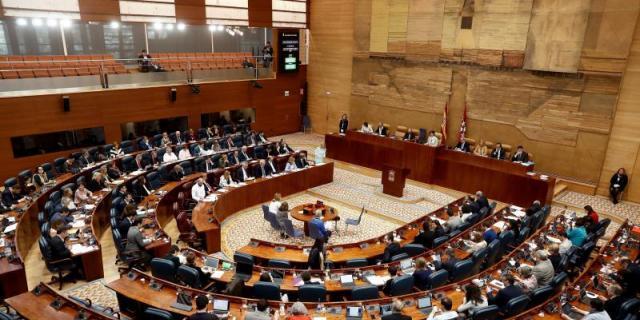 Acaba la legislatura en la Asamblea de Madrid con una moción de censura y 44 nuevas leyes