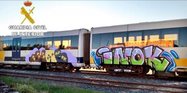 Cuatro detenidos, uno de Madrid, por pintadas en trenes en Ortigueira