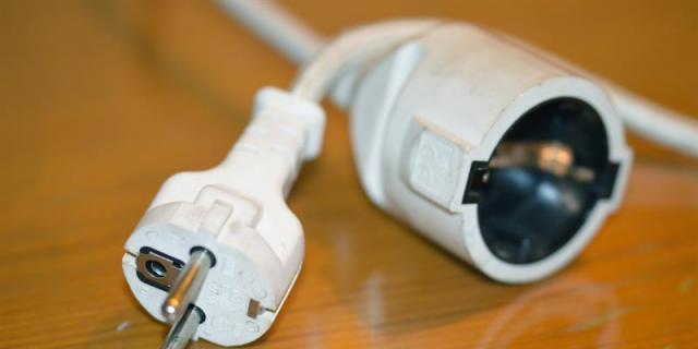 El impuesto a la generación eléctrica vuelve y la factura podría subir un euro