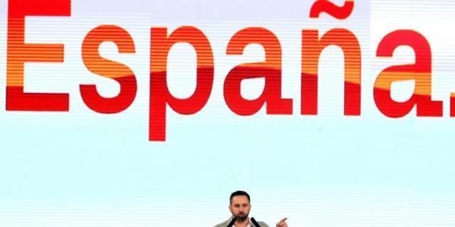 Abascal apela a los socialistas defraudados con el PSOE a sumarse a Vox
