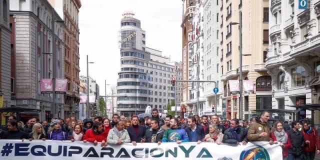 Policías y guardias civiles se manifiestan en Madrid por la equiparación salarial