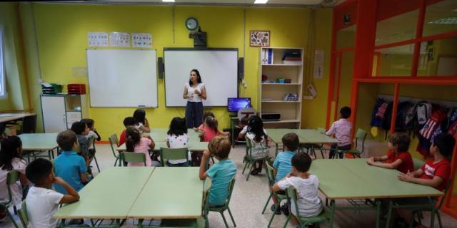 Los estudiantes deberán informar a los profesores de los casos de acoso escolar