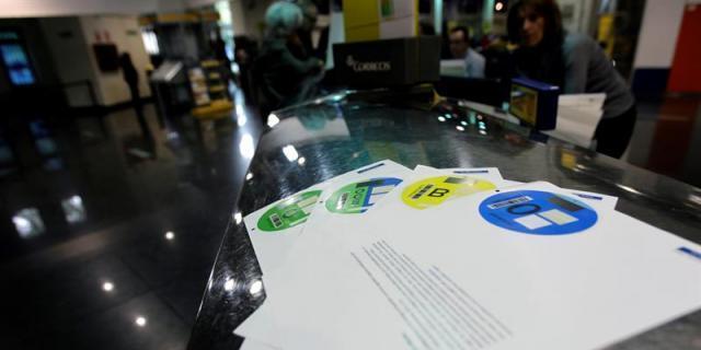 El Ayuntamiento de Madrid comienza a multar con 15 euros a los vehículos que no lleven el distintivo de la DGT
