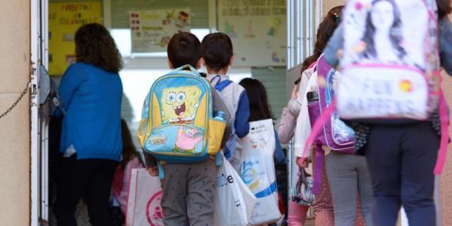 Competencia ve "condiciones excesivas" en el sistema de libros de texto