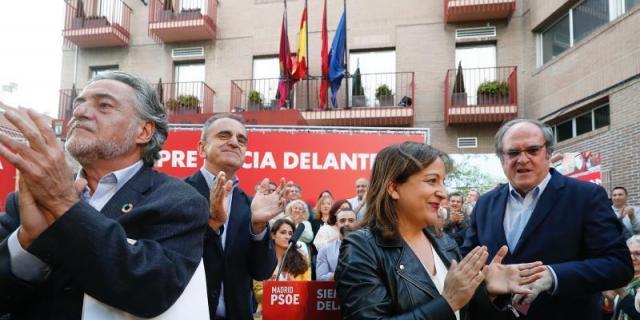 Los socialistas madrileños ovacionan a Rubalcaba en su arranque de campaña