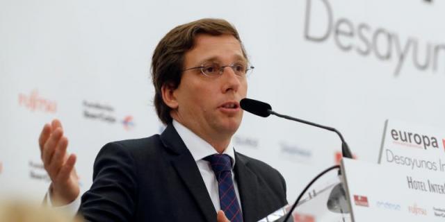 Martínez-Almeida califica a Pepu Hernández como el "paracaidista de Pedro Sánchez"