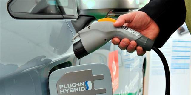 Torrelodones cuenta con un nuevo punto de recarga de coches eléctricos