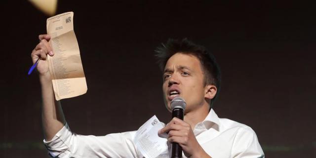 Somos Pozuelo pone la cara de Errejón en sus papeletas