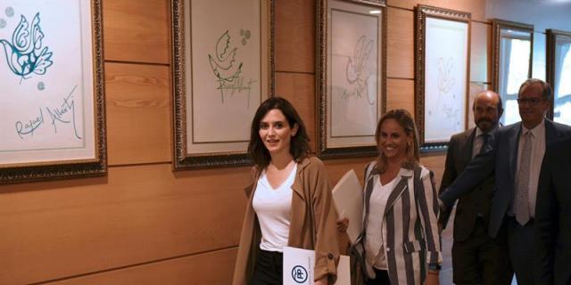 PP y Cs comienzan a negociar los pactos para gobernar el Ayuntamiento y la Comunidad de Madrid