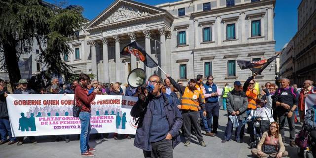 Más de 300 personas salen a las calles de Madrid en defensa de las pensiones