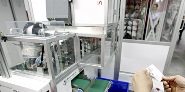 Las farmacias cobrarán a enfermos de aceite colza los fármacos que no les paga la Comunidad de Madrid por culpa del Gobierno de España