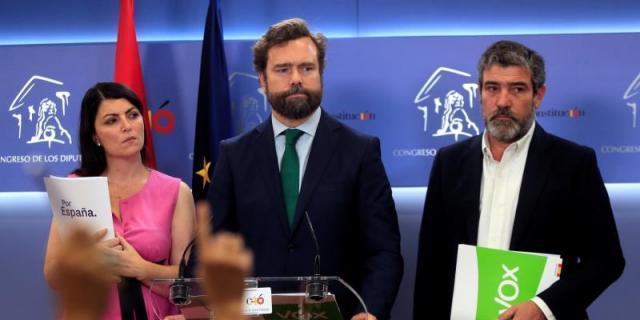 Vox enseña el pacto con el PP y Cs que habla de "concejalías de gobierno" y lo da por roto