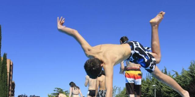 La ola de calor dispara un 468% la afluencia a las piscinas de la Comunidad de Madrid