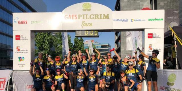 La Pilgrim Race se pone a rodar con 150 ciclistas rumbo a Santiago