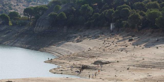 La ola de calor propició un incremento del 7,6% de consumo de agua en la región