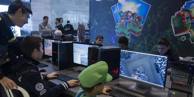 El verano aumenta el riesgo de que los menores sean adictos a dispositivos electrónicos