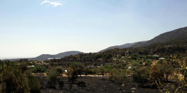 Continua el trabajo de los bomberos para extinguir el incendio de Cenicientos y Cadalso